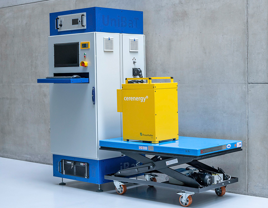 Universal battery test bench “UniBaT” with cerenergy® high-temperature battery module.